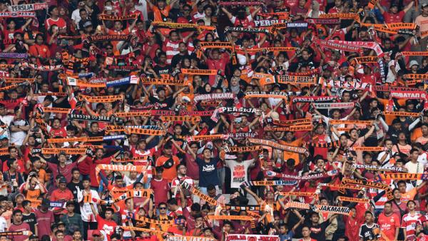 The Jakmania, suporter Persija Jakarta, memadati Stadion Utama Gelora Bung Karno. (Foto: ANTARA/Aditya Pradana Putra)
