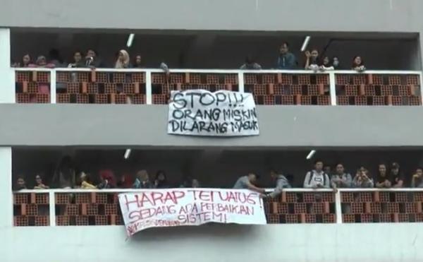 Mahasiswa dari Gunadarma Demo, Senin (9/3/2020) (Foto: iNews/Iyung Rizki)