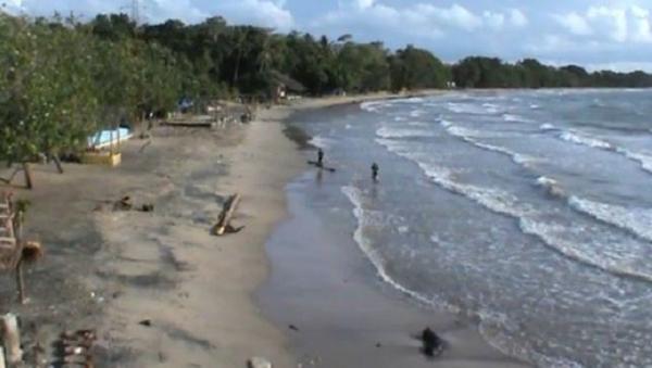 Pantai Anyer, Pandeglang Banten tetap dibuka di tengah wabah korona. (Foto: Dok.iNews.id)