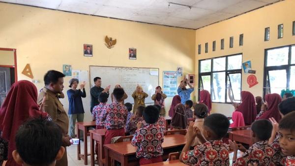 sosialisasi cuci tangan mnc peduli1 MNC Peduli menggelar sosialisasi cuci tangan yang baik dan efektif di SDN Pantai Bakti 02 Kabupaten Bekasi, Jawa Barat (Jabar). (Foto: MNC Media)
