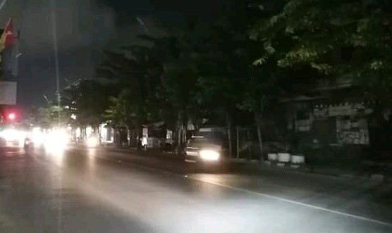 IMG 20200326 224901 Kondisi jalan protokol di Kota Tegal gelap gulita. (Foto: Repro. Infotegal)