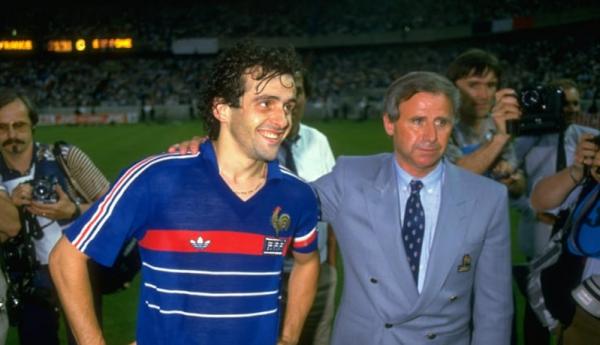 Michel Hidalgo dan Michel Platini Michel Platini dan Michel Hidalgo ketika membawa Prancis juara Euro 1984 (Foto: FIFA)