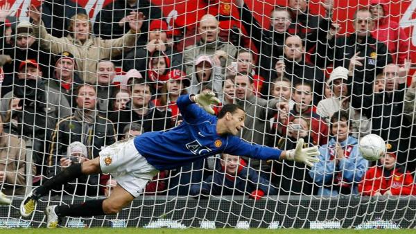 Rio Ferdinand Jadi Kiper Rio Ferdinand. (Foto: The Sun)