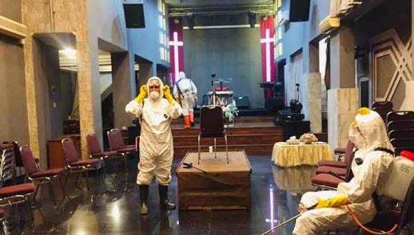 gmc2 Relawan GMC melakukan penyemprotan disinfektan ke sejumlah rumah ibadah di Kota Jakarta. (Foto: PGI)
