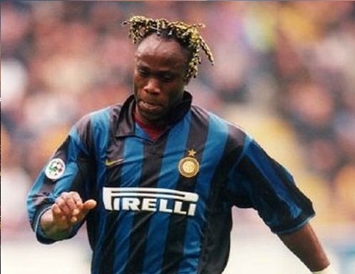 Mantan Bek Inter Milan, Taribo West, dengan Gaya Rambut Unik (foto: Facebook)