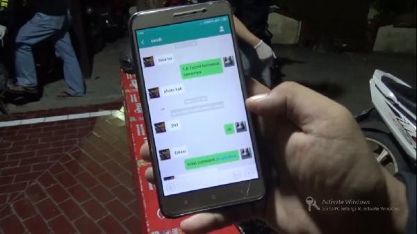 Polisi mengungkap kasus prostiusi online di Makassar dibalut kegiatan pesta seks. (Foto: iNews/Leo M Nur)