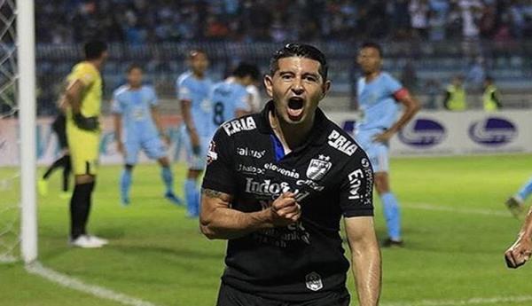 Gelandang Persib Bandung, Esteban Vizcarra (Foto: Instagram @este_vizcarra)