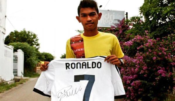 Martunis Jersey Ronaldo Ini jersey Cristiano Ronaldo yang dilelang oleh Martunis (Foto: Ist)