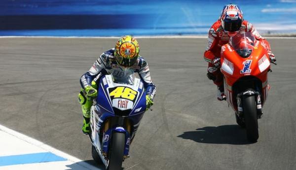 Rossi vs Stoner Valentino Rossi dan Casey Stoner di bersaing di Sirkuit Laguna Seca 2008 lalu (Foto: Crash)