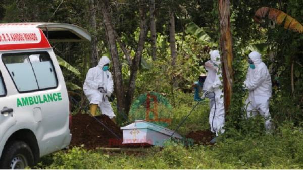Pemakaman Proses pemakaman jenazah terpapar virus corona (Covid-19). (Foto: Istimewa).