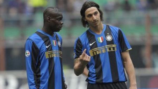 Ibrahimovic Balotelli Mario Balotelli (kiri) dan Zlatan Ibrahimovic pernah berduet di Inter Milan. (Foto: Twitter @MotivacionesFutbol)