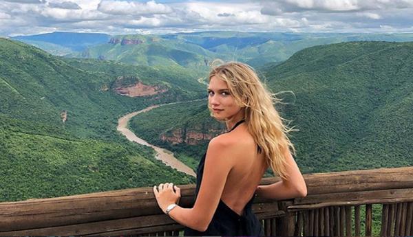 Anna Modler Anna Modler, kekasih Alexis Sanchez (Foto: Instagram @annamodler)