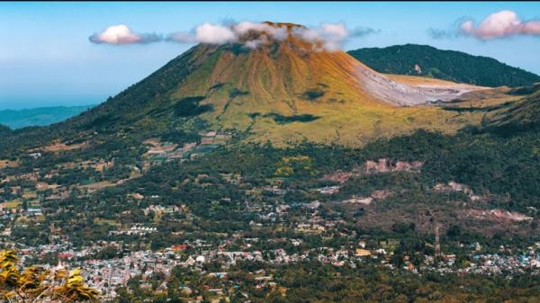 gunung lokon Gunung Lokon di Tomohon, Sulawesi Utara. (Foto: Istimewa)