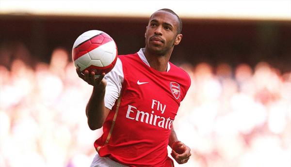 Thierry Henry saat memperkuat Arsenal (Foto: Twitter @Arsenal)