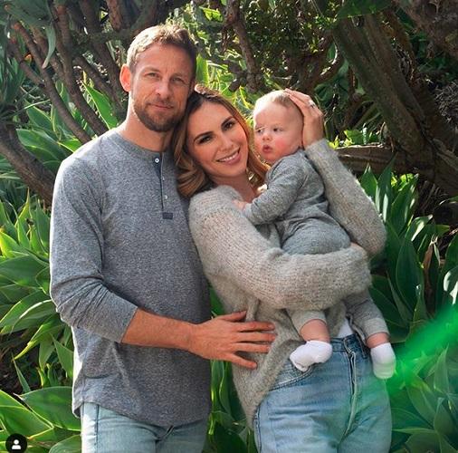 Jenson Button (kiri) bersama istrinya, Brittny Ward, dan putranya. (Foto: Instagram @brittnyward)