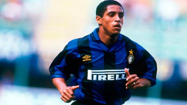 Roberto Carlos saat berseragam Inter Milan. (Foto: notasdefutbol.com)