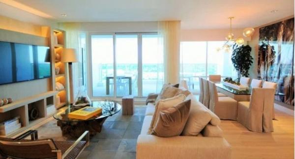 Penthouse Bouchard 3 Ruang Tamu Penthouse Eugene Bouchard (foto: The Sun)