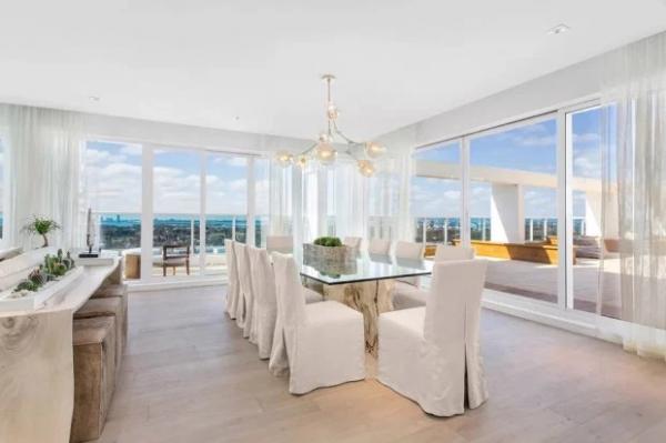 Penthouse Bouchard 4 Ruang Makan Penthouse Eugene Bouchard (foto: The Sun)