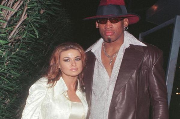 Dennis Rodman dan Carmen Electra Dennis Rodman dan Carmen Electra (Foto: The Sun)