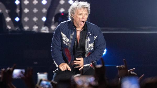 jon bon jovi Artis dapat gelar kehormatan.