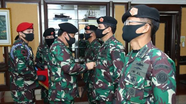 Mutasi TNI Panglima TNI Marsekal TNI Hadi Tjahjanto memimpin sertijab Kapusjaspermildas dan Dandema TNI di Mabes TNI, Cilangkap, Jakarta Timur, Selasa (5/5/2020). (Foto: Puspen TNI).