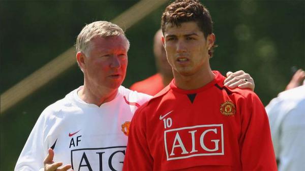 Sir Alex Ferguson (kiri) tak pernah memarahi Cristiano Ronaldo selama di Manchester United. (Foto: gmsrp)