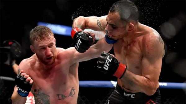 Justin Gaethje Tony Ferguson Justin Gaethje mendaratkan pukulan ke wajah Tony Ferguson pada UFC 249 di Florida, Amerika Serikat (AS), Minggu (10/5/2020) siang WIB. (Foto: MMA Mania)