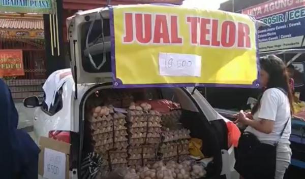 13- telur infertil Telur infertil dijual bebas di komplek Pasar Wage, Banyumas. (Foto: iNews/Saladin Ayyubi)
