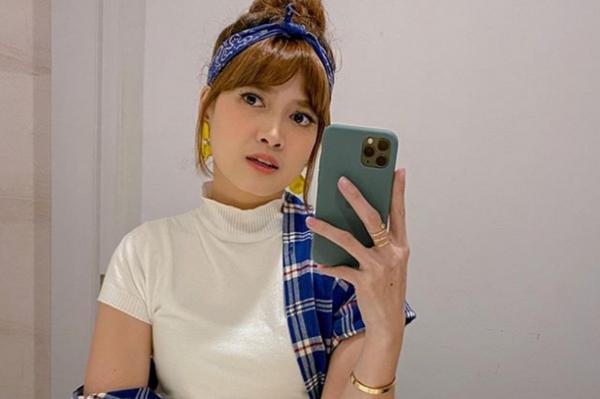 Chika Jessica Artis cantik rambut pendek.