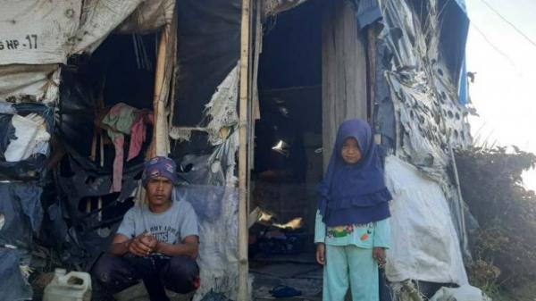 Rumah Plastik Rumah Plastik yang ditinggali Susanti, suami dan satu orang anaknya di Solok, Sumbar (Antar)