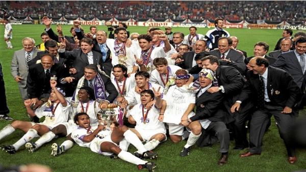 Del Bosque Madrid Vicente Del Bosque membaa Real Madrid meraih trofi Liga Champions (foto: Marca)
