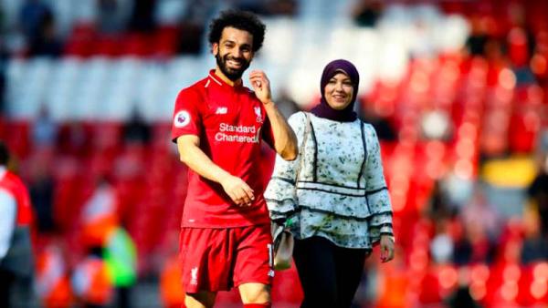 Mohamed Salah dan istri Mohamed Salah (kiri) bersama istrinya Magi Salah. (Foto: i.pinimg.com)