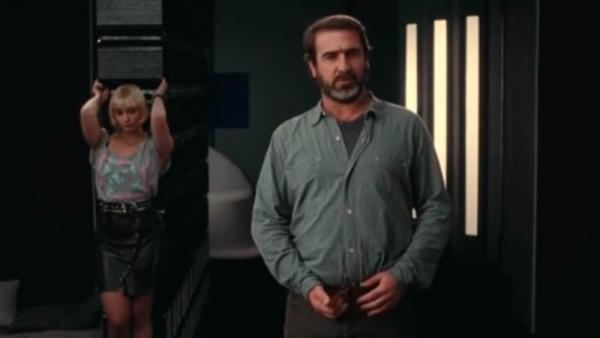 Cantona dalam film Eric Cantona (kanan) saat beraksi dalam sebuah film. (Foto: Pinterest)