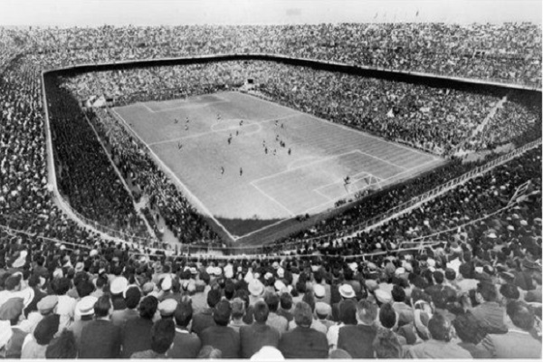 San Siro 2 Stadion San Siro lama berkapasitas lebih dari 90 ribu tempat duduk (foto: BBC)
