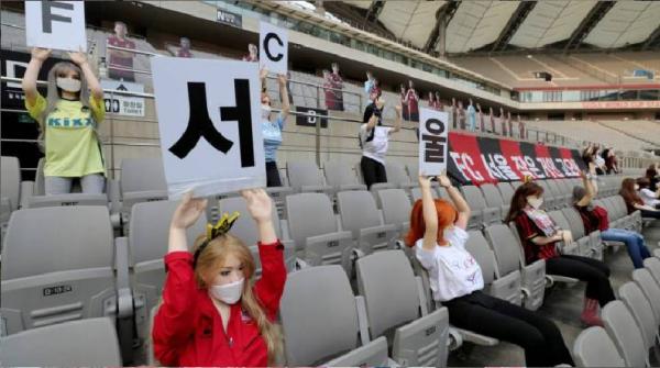 Boneka Seks Klub Liga Korea menggunakan boneka seks sebagai pengganti penonton di stadion (foto: ist)