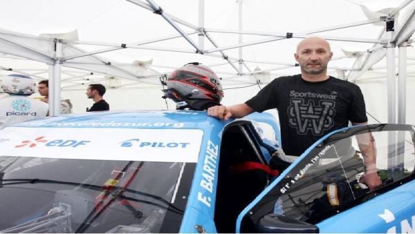 Barthez Mantan kiper Manchester United, Fabian Barthez, menjajal balapan Le Mans 24 Hours (foto: IBTimes)