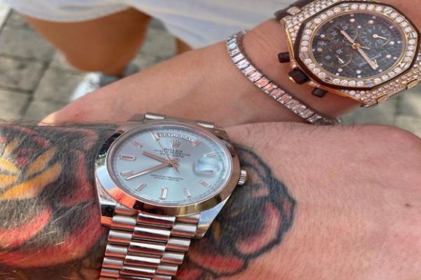 Jam tangan Conor McGregor Jam tangan Conor McGregor