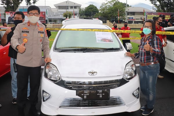 Kapolda Serahkan Babuk Mobil kepada pemiliknya Kapolda Serahkan Barang bukti Mobil kepada pemiliknya