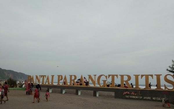 Objek wisata Pantai Parangtritis di Bantul Objek wisata Pantai Parangtritis di Bantul (Foto: Antara)