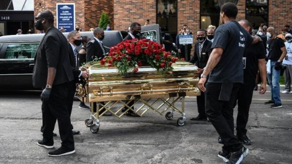 Kerusuhan pecah dalam aksi demonstrasi kematian George Floyd di London, Inggris, Sabtu (6/6/2020) waktu setempat atau Minggu waktu Indonesia. (Foto: Daily Mail/James Veysey/REX).