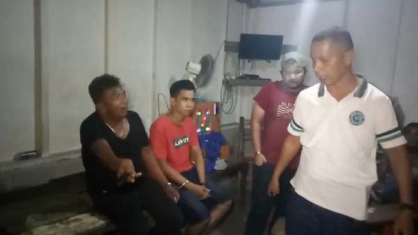 Bandar Narkoba Padang Dua bandar narkoba bernama Pedon dan Pencuik yang kabur karena polisi diadang oleh keluarga (Budi Sunandar/iNews)