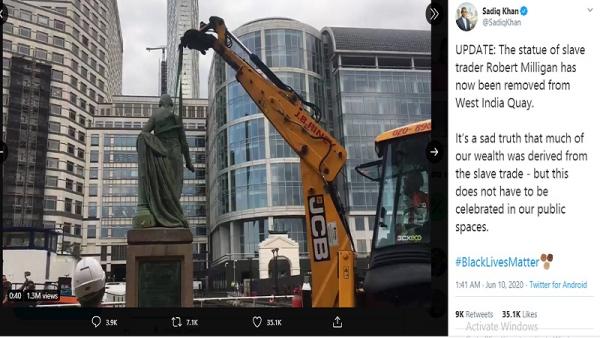 Shadiq Khan Kicauan Shadiq Khan disertai unggahan foto pembongkaran patung tokoh perbudakan Inggris, Robert Milligan, di depan London Museum