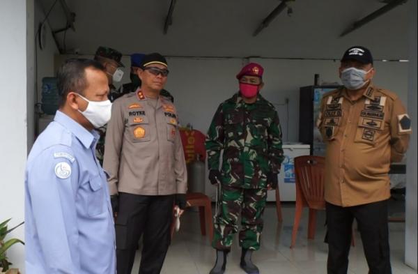 Menteri Kelautan dan Perikanan didampingi Gubernur Menteri Kelautan dan Perikanan didampingi Gubernur