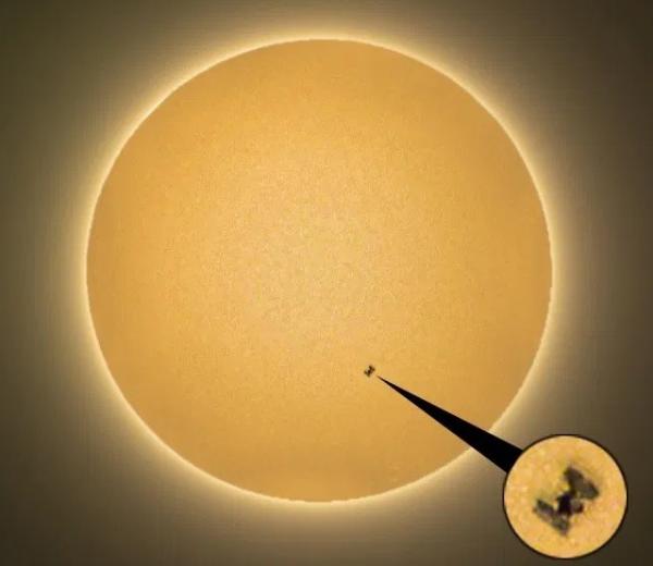 ISS Matahari Fotografer amatir abadikan transisi ISS depan Matahari (Foto: Dawid Glawdzin/Triangle News)