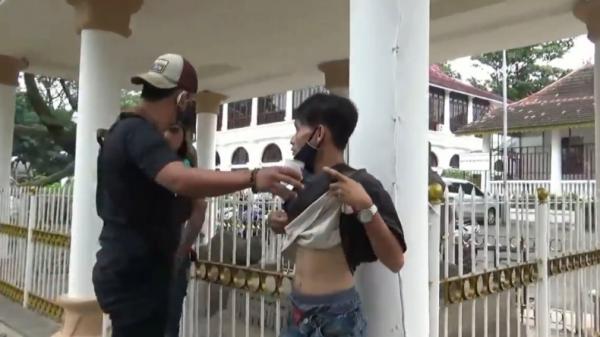 Preman ngelem Tiga preman asal Palembang saat diciduk razia (Firdaus/iNews)