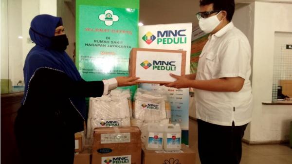 mnc peduli rs jkt MNC Peduli menyerahkan bantuan kepada RS Harapan Jayakarta, Jakarta, Selasa (23/6/2020). (Foto: MNC Media).