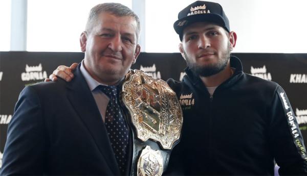 Abdulmanap dan Khabib Nurmagomedov Abdulmanap dan Khabib Nurmagomedov (Foto: ESPN)
