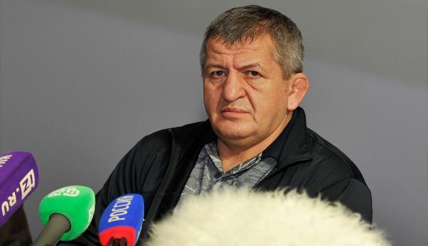 Abdulmanap Nurmagomedov meninggal dunia Jumat (3/7/2020) malam WIB (Foto: The Sun)