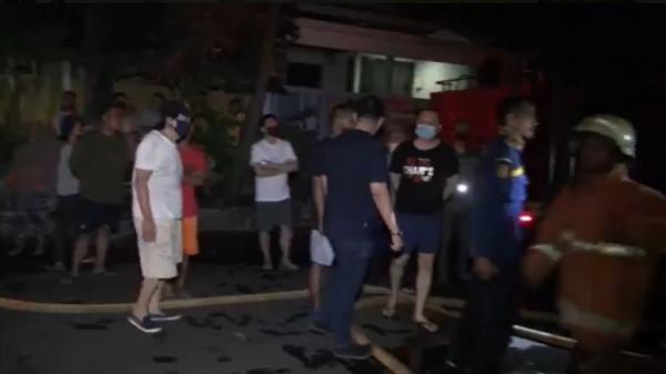 Kebakaran di Intercon Kebakaran terjadi di perumahan elite Kebon Jeruk Intercon, Kembangan, Jakarta Barat, Sabtu (5/7/2020) dini hari.