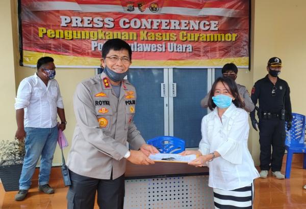 Kapolda serahkan kunci mobil kepada pemilik Kapolda Sulut serahkan kunci mobil kepada pemiliknya yang jadi korban Curanmor